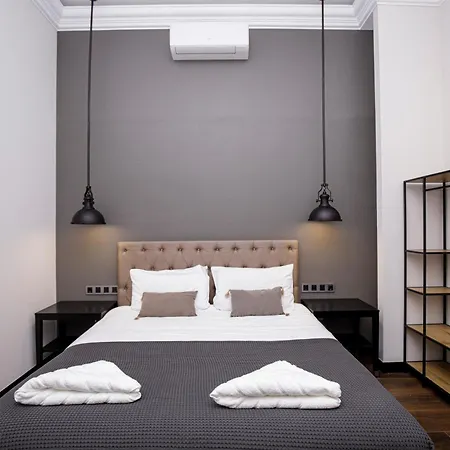 Beautiful Cosy Modern ,19th Century Building Apartment