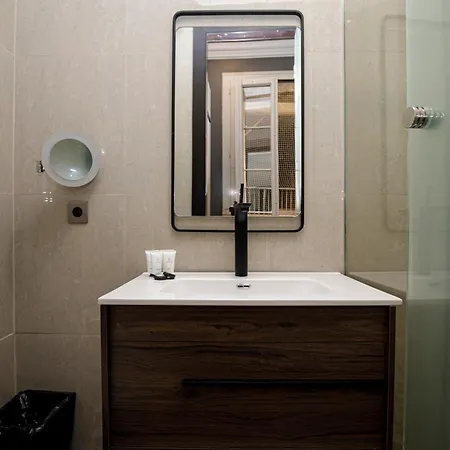 Apartment Beautiful Cosy Modern ,19th Century Building *